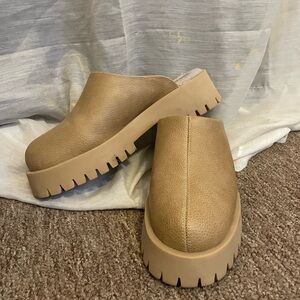 CALIA by Carrie Underwood Kendra Platform Clogs